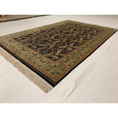 Tapis floral en soie fabriqué à la main 4 pi 5 po x 6 pi 5 po One-of-a-Kind