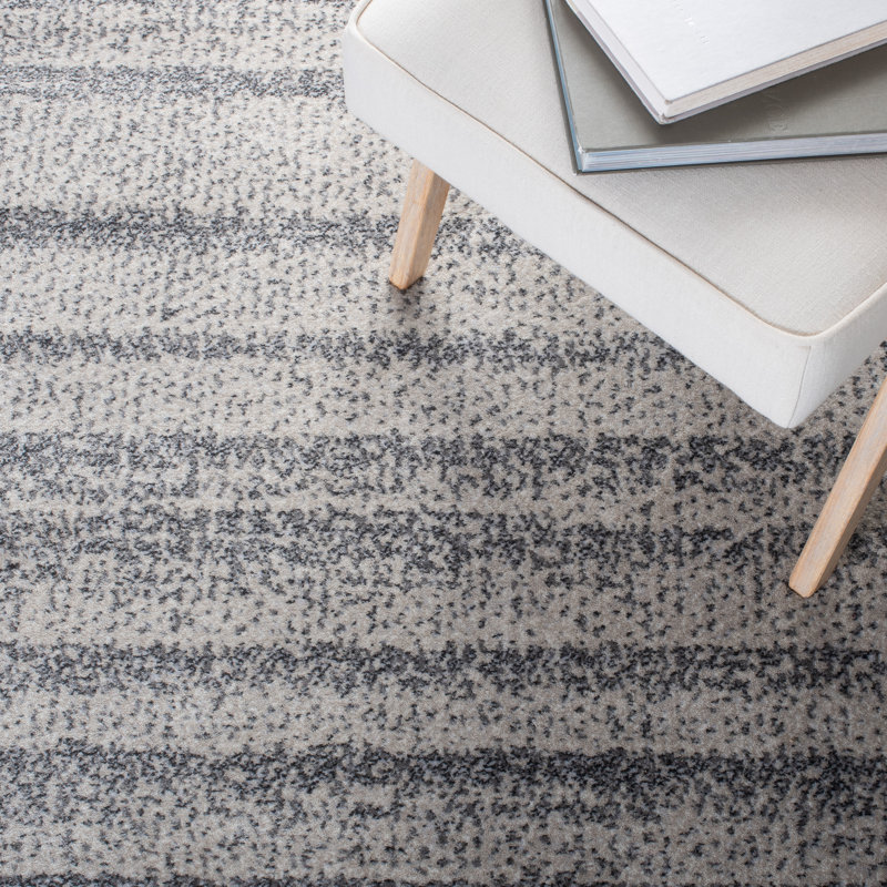 Carnegie Elegance Hand-Knotted Gray Area Rug - 5'1" x 7'6"