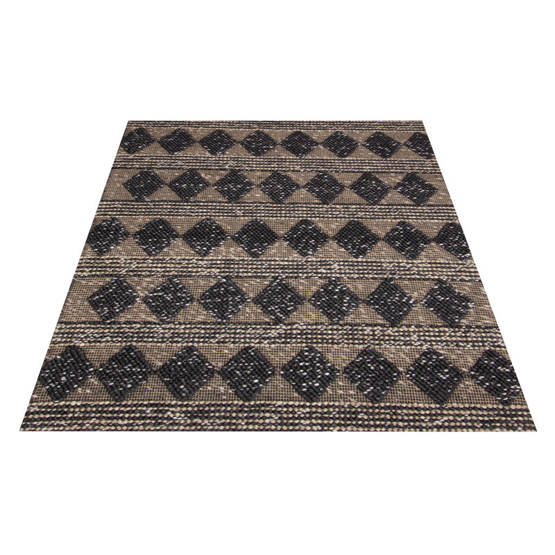 Tapis noir Baltierra 5 pi 1 po x 7 pi 2 po