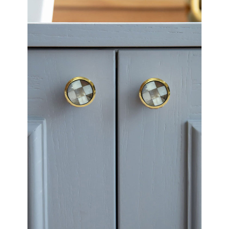 1.5" Diameter Checkered Knobs