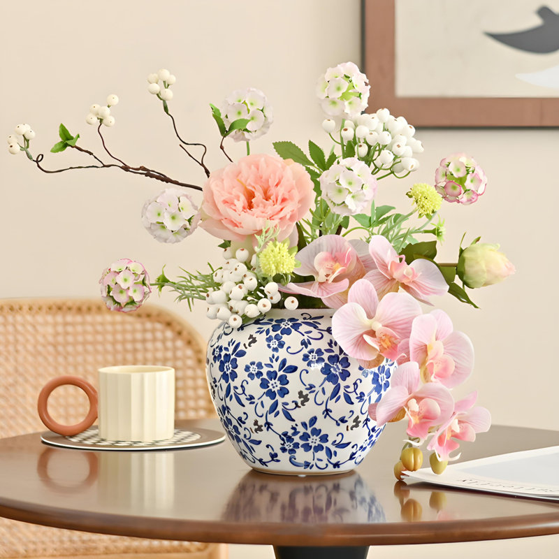 Ornements de fleurs simulées