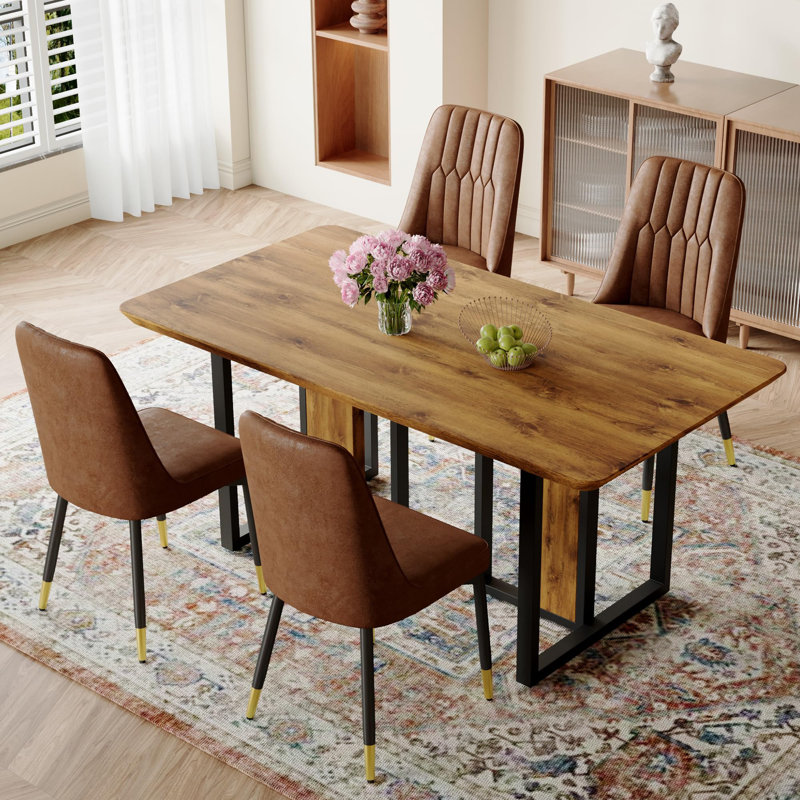 Ensemble de table de salle à manger 5 pièces comprenant un plateau en bois et un support en métal. L'ensemble de tables de salle à manger 67 po pour 67 personnes offre stabilité, confort et style.
