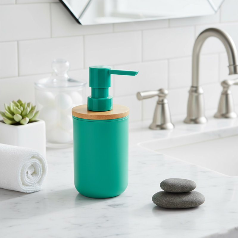 Padang Soap and Lotion Dispenser with Bamboo, Vert Caraïbes
