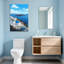 Paysages pittoresques et urbains de Santorin, édifices blancs, dômes bleus, vue sur la mer-2046916766