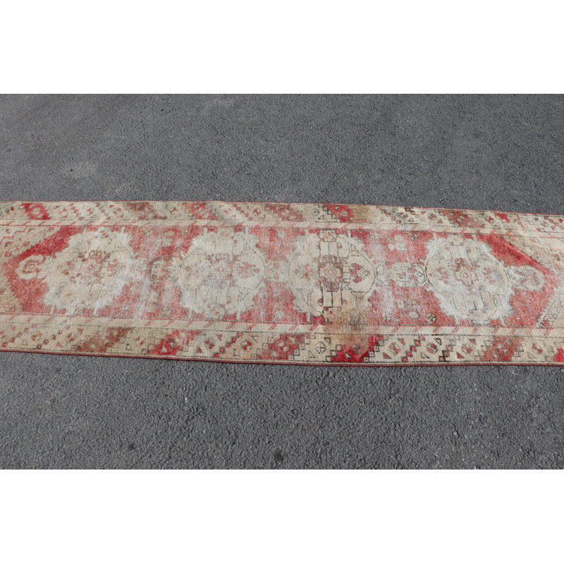 Tapis de couloir antique à tapis turc idéal pour le couloir et la cuisine avec un style Oushak et oriental dans un style organique et rétro