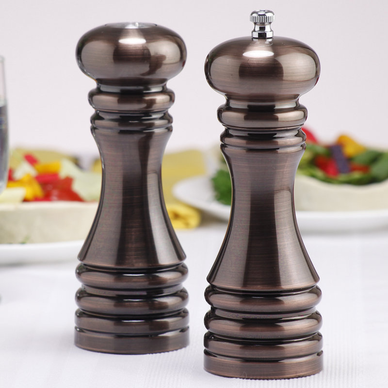 Ensemble de moulins à sel et à poivre Chef Specialties, H 7 po x l 5 po x P 2,38 po