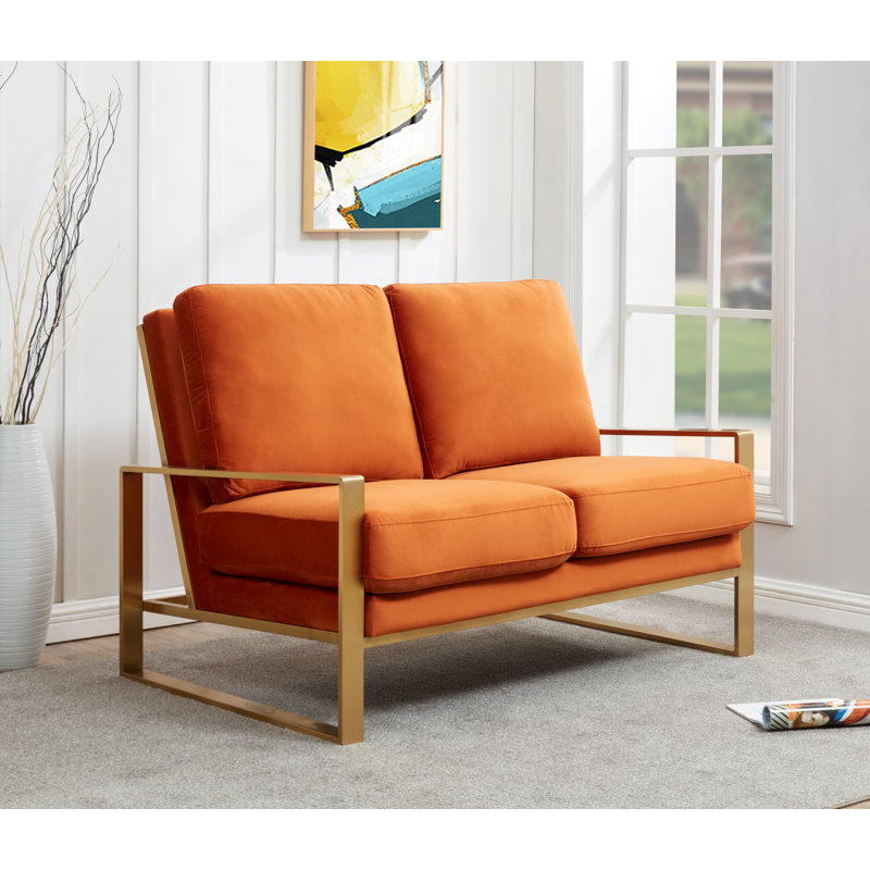 Causeuse moderne en velours 53 po avec base en métal doré poli Gratiano, Velours orange