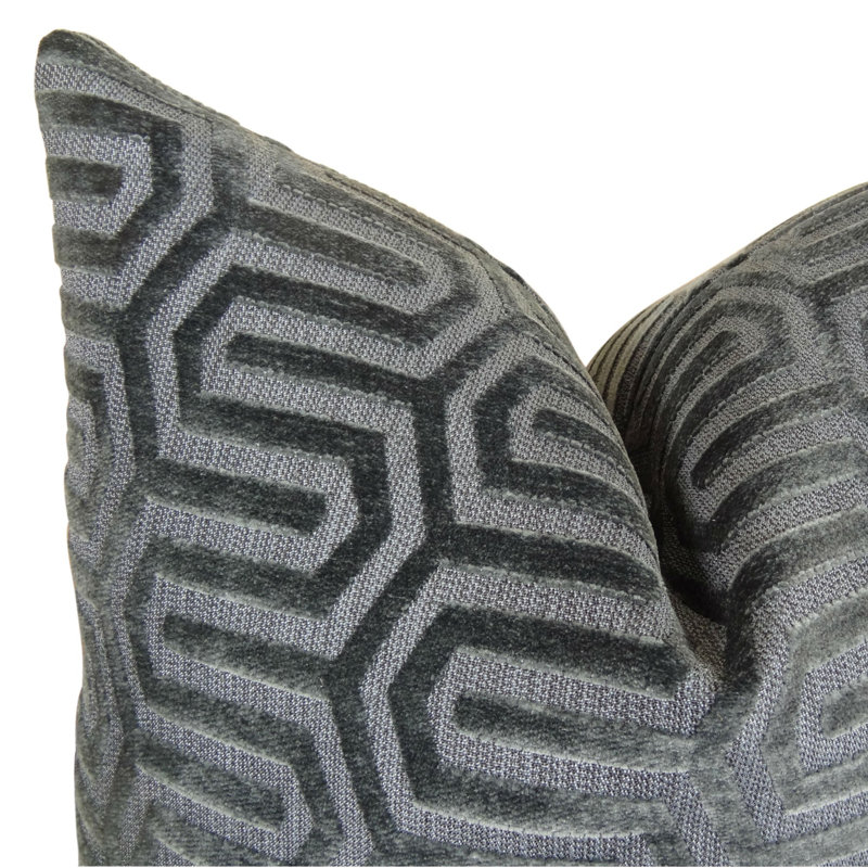 Grand choix de coussins de labyrinthe à motif géométrique gris Thomas Collection®, Bourre polyester hypoallergénique
