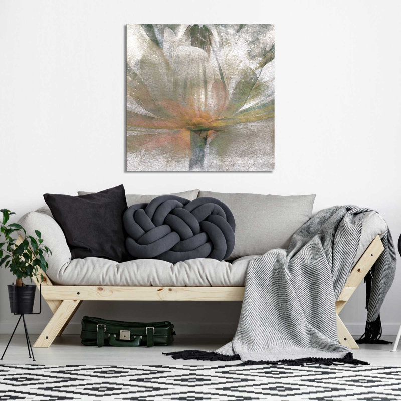 «Lily Light», reproduction, H 18 po x l 30 po x P 1 po, Toile tendue