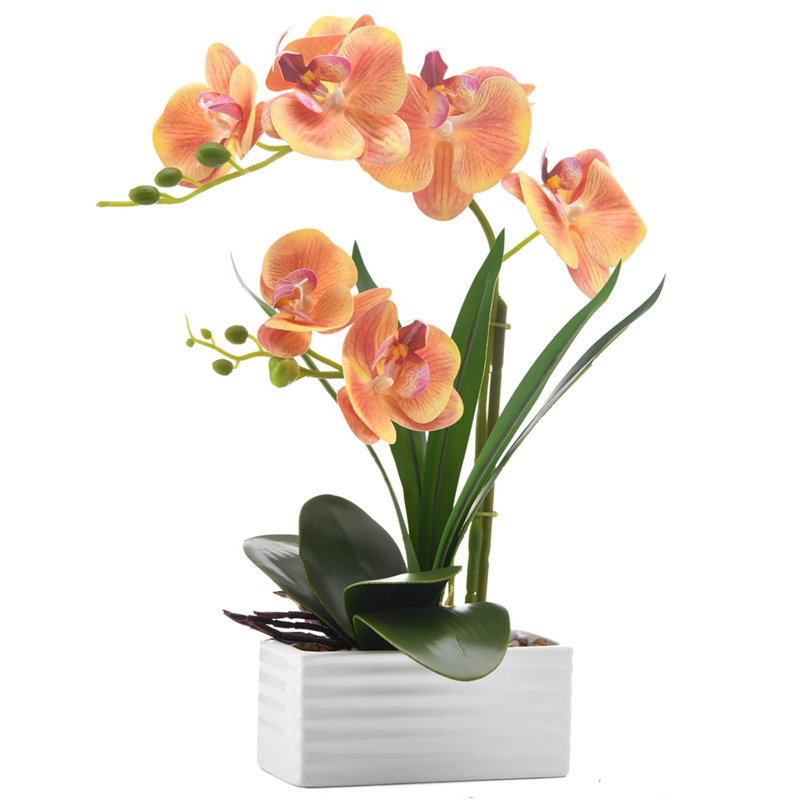 Arrangement d'orchidées artificielles dans un vase en céramique blanche avec des détails réalistes, Orange