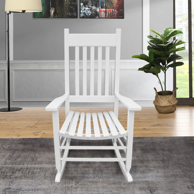 Chaise berçante de véranda en bois, blanc - fabriquée en bois franc massif pour une extension de la longévité. Siège large et accoudoirs avec dossier à lattes robustes. Assemblage facile avec les matériaux inclus.
