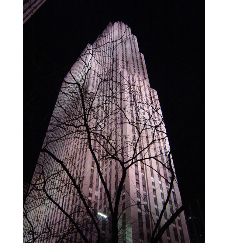 New York, GE, bâtiment de nuit, H 18 po x l 14 po