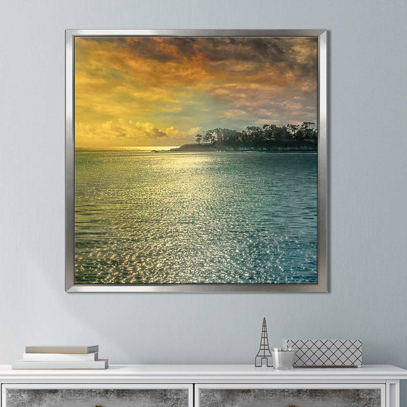 «Mystic Island», reproduction de photo, H 21,5 po x l 21,5 po x P 2 po, Cadre flottant argent