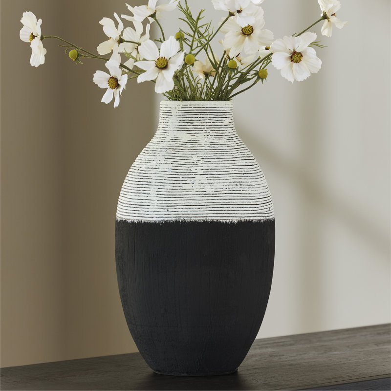 Vase Girtha, H 13 po x l 8 po x P 8 po