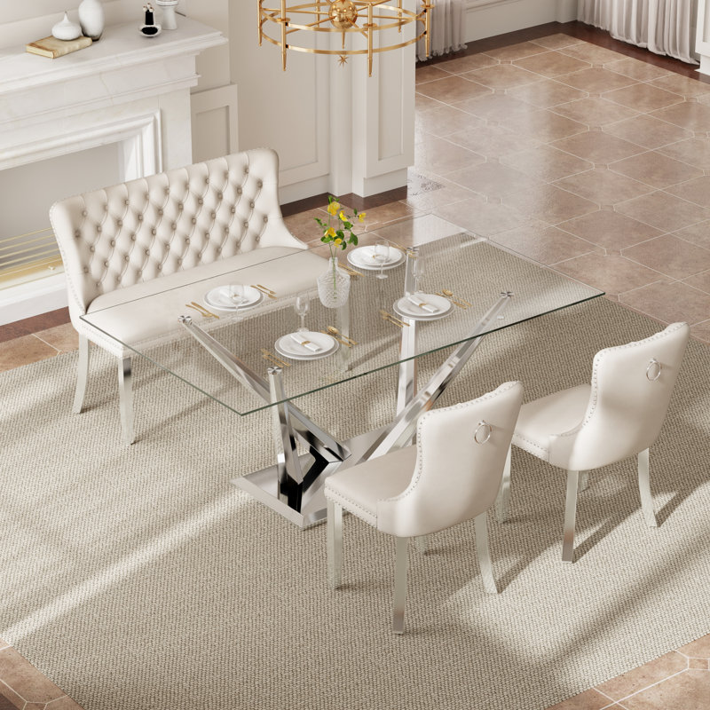 Ensemble de salle à manger rectangulaire de luxe en verre avec 4 à 6 chaises et banc capitonnés en velours et garniture cloutée.