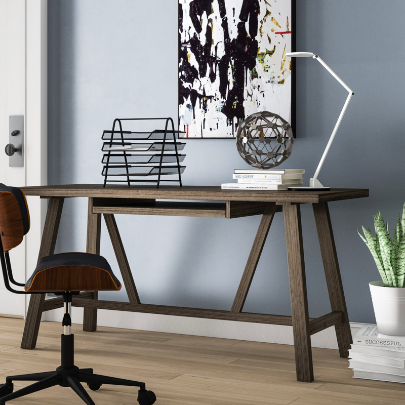 Bureau en bois massif de 60 po de largeur Dylan, style industriel moderne avec plateau à clavier et tréteaux, Bois flotté