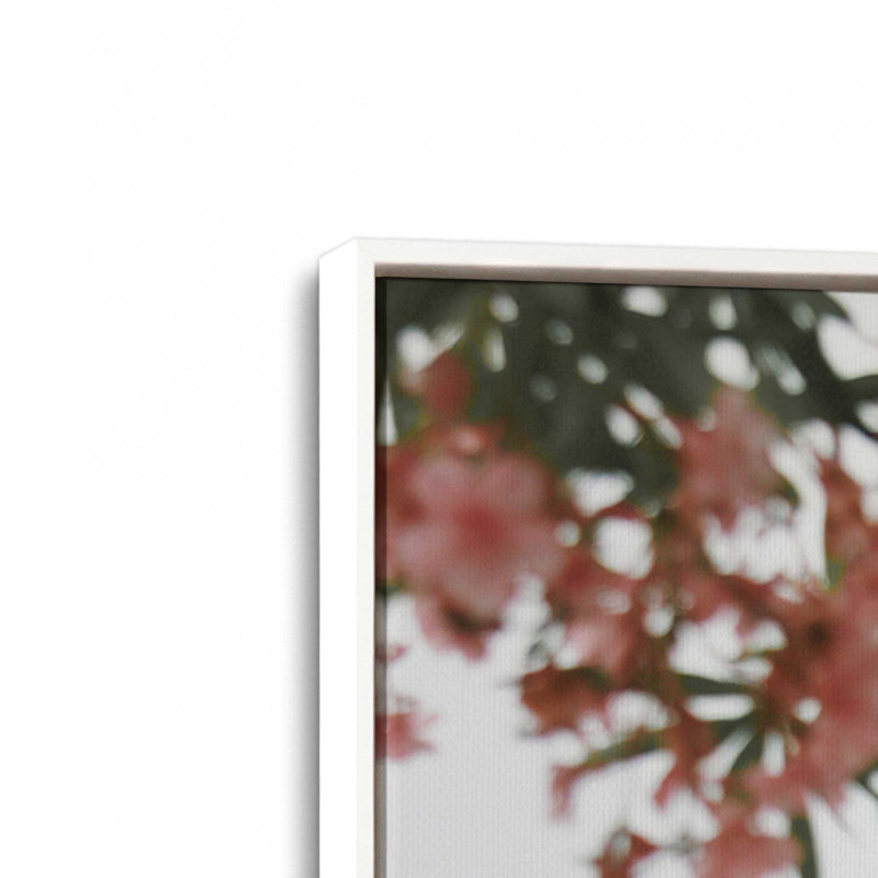 Impression sur toile roulée Scenic Blossoms, Cadre flottant blanc opaque, H 18,75 po x l 12,75 po x P 1,75 po