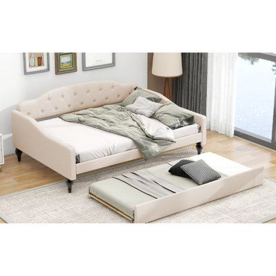 Lit de jour rembourré pleine grandeur avec lit gigogne simple en beige - et charmante option de lit polyvalent