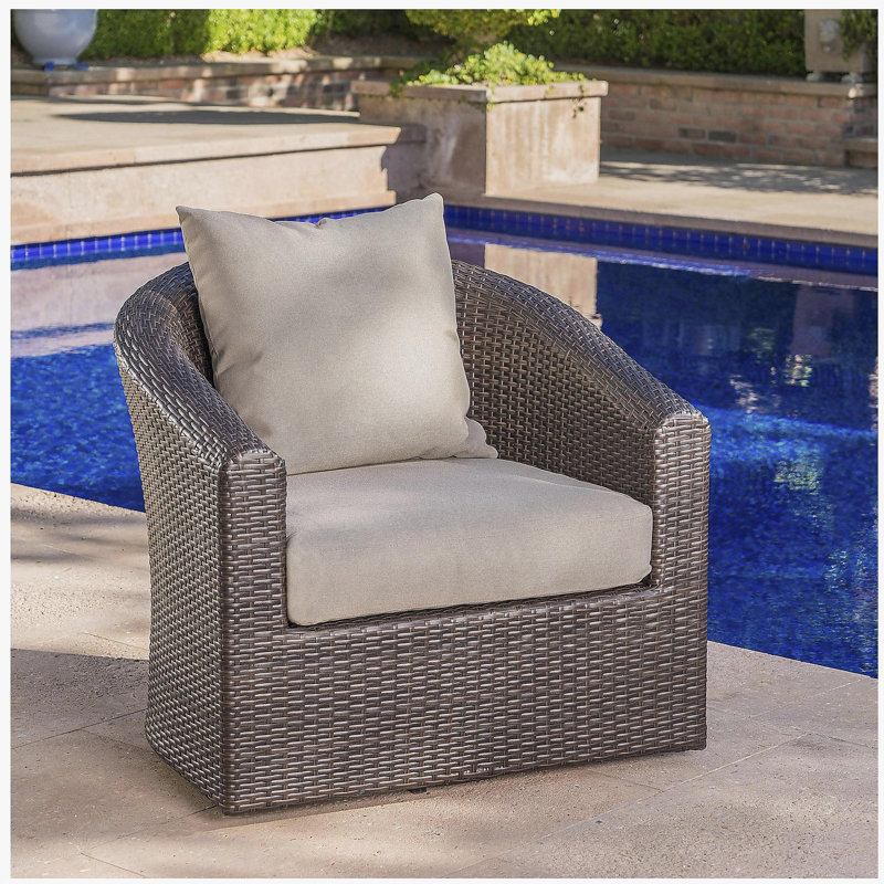 Chaise pivotante d'extérieur en osier