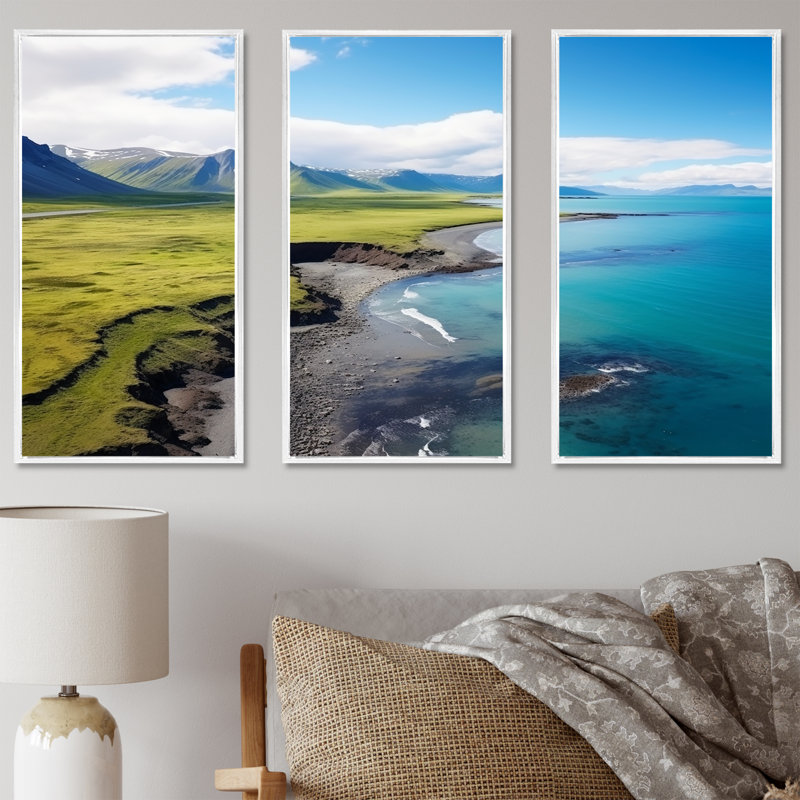 Vue aérienne de la plage en Islande IV - plage et océan, art mural, Cadre flottant blanc, H 40 po x l 61 po x P 1 po