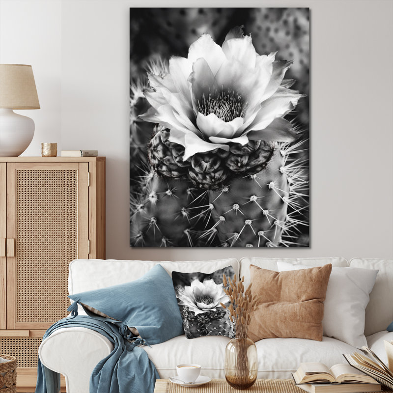 Naythen Gray Desert Cactus I sur toile, H 32 po x l 24 po x P 1 po, Toile tendue