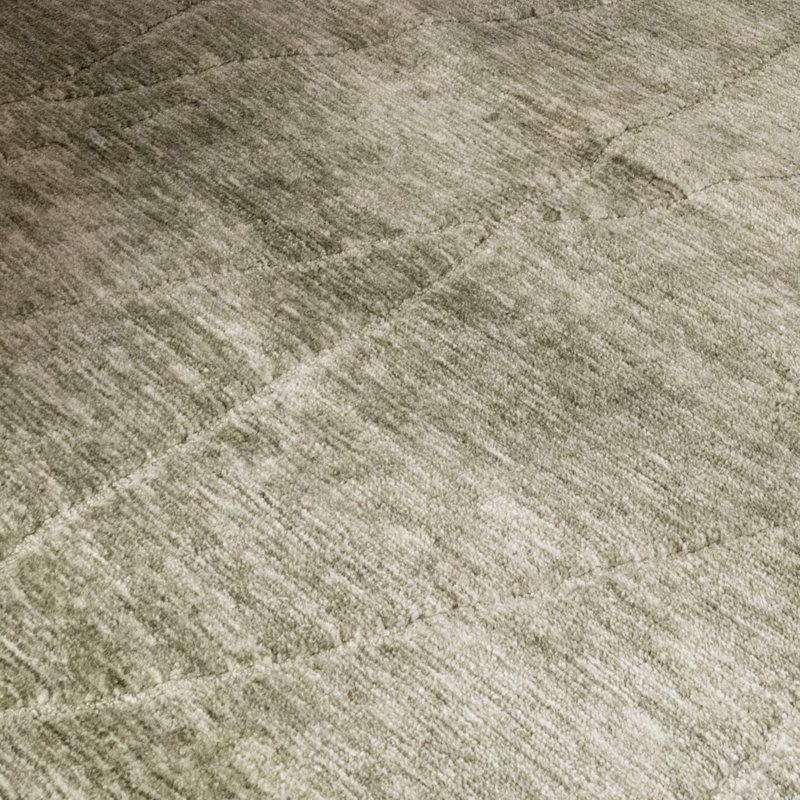 Tapis géométrique vert et ivoire tissé à la machine 5 pi x 8 pi