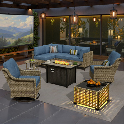 Ensemble de sièges modulaires d'extérieur en rotin 9 pièces avec coussins, chaises pivotantes et berçantes, table de foyer et table basse avec éclairage intégré pour patio ou cour arrière Sorella