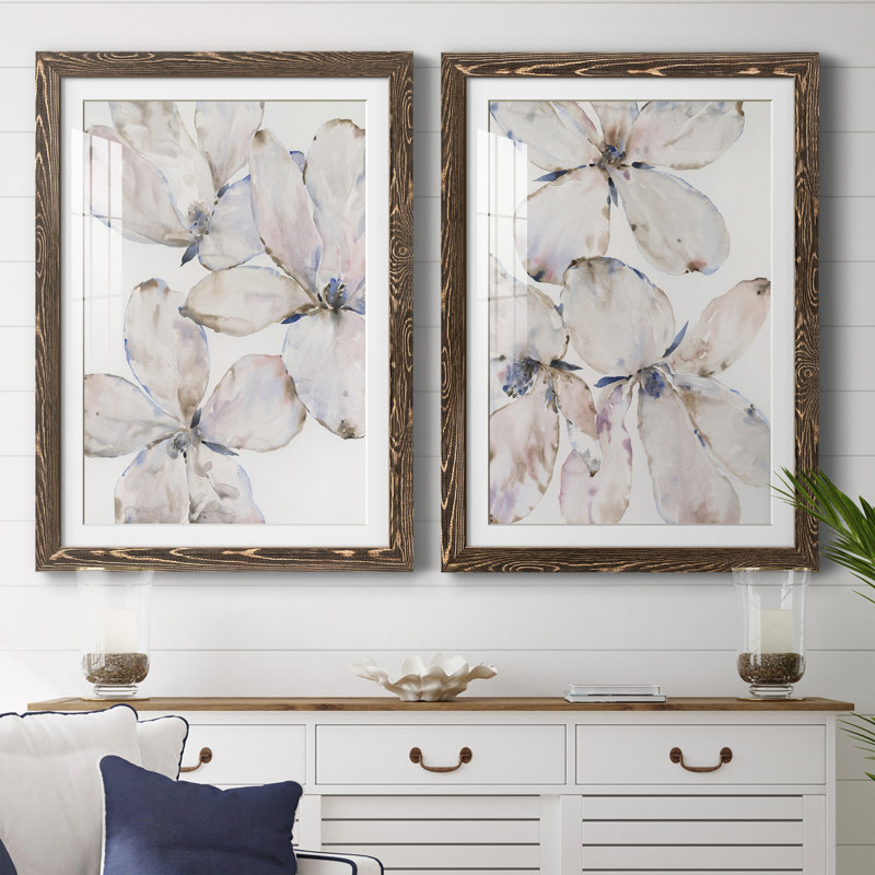 Soft Wind Flowers I - ensemble de 2 reproductions de cadres photo, H 31,5 po x l 47 po x P 1,5 po, Cadre noyer