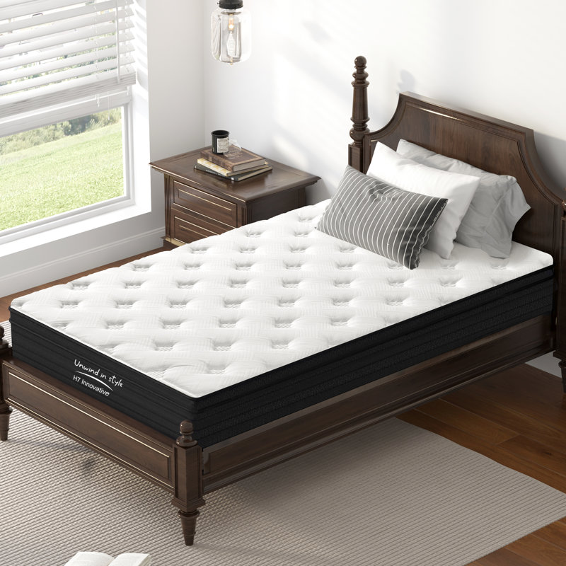 Matelas pleine grandeur mi-ferme de 12 pouces avec un dessus en tricot haut de gamme et un système de ressorts pour un confort respirant.