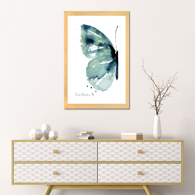 « Blue Butterfly Half » par Claudia Bianchi, reproduction d’art, H 24 po x l 16 po x P 1 po, Toile avec cadre en bois beige