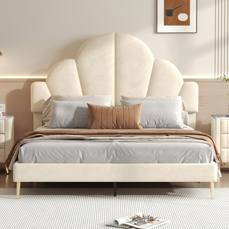 Cadre de lit tapissier grand format au design élégant, lit plateforme en velours moderne avec tête de lit en forme de pétale, cadre de lit