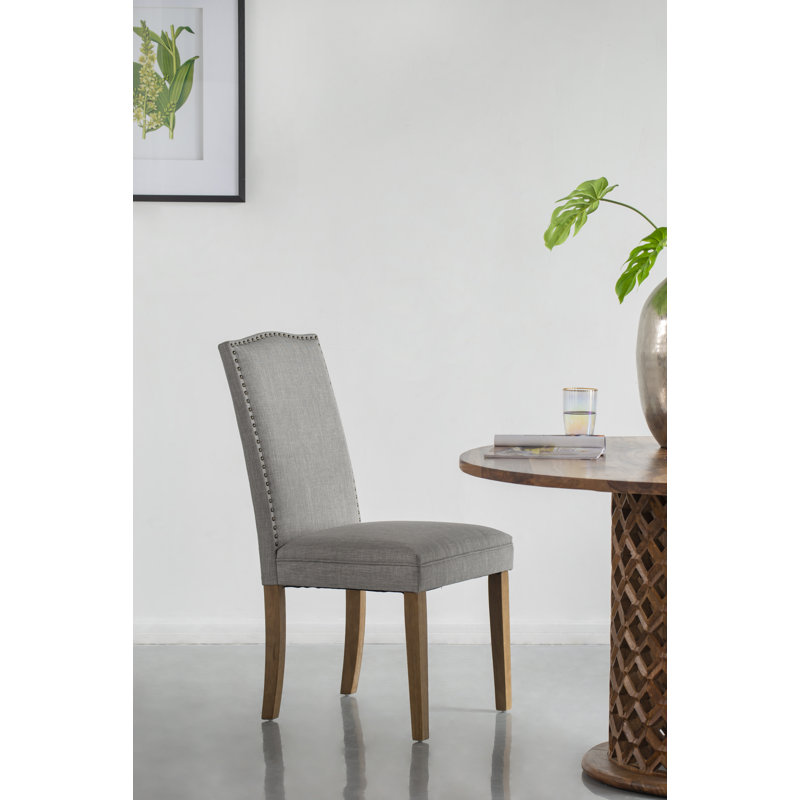 Ensemble de 2 chaises de salle à manger allongées grises avec garniture cloutée, chaises d'appoint traditionnelles sans accoudoirs et chaises à haut dossier, 39 po x 24 po