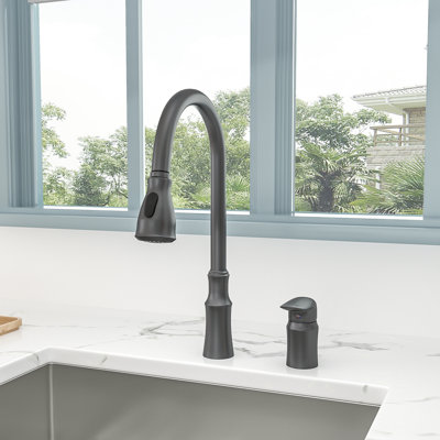 Robinet de cuisine rétractable à poignée simple avec accessoires