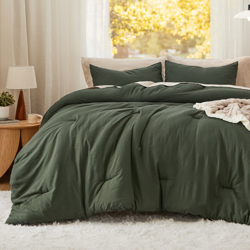 Bedsure Reversible Prewashed Comforter Set, Queen Comforter + 2 Standard Pillowcases, Dark Green