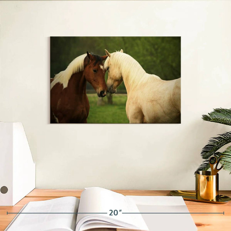 Horses Nuzzling, H 8 po x l 12 po