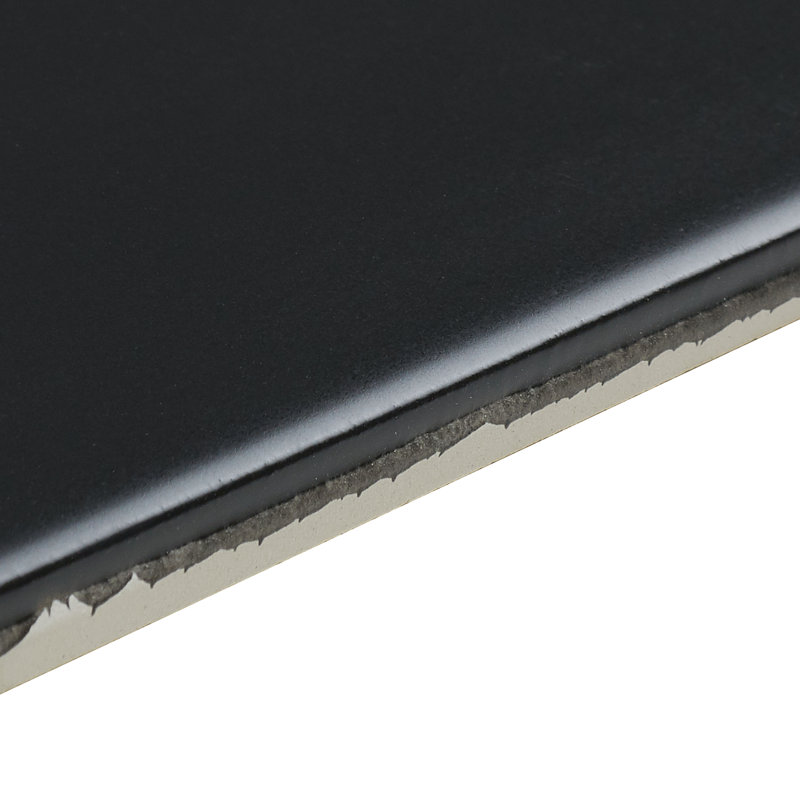 Carreau de céramique bullnose noir mat 6 po x 3 po Guilford