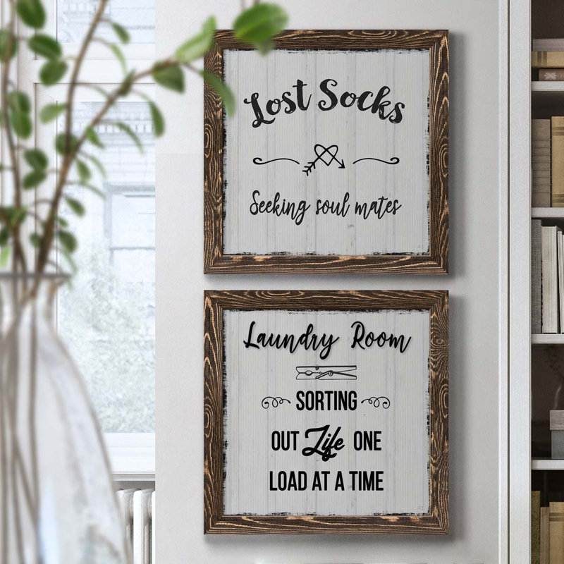 Chaussettes perdues - ensemble de 2 pièces d'art textuel sur toile, H 40 po x l 20 po x P 1,5 po, Toile avec cadre brun