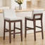 Tabouret de bar en bois massif avec dossier en lin-413452494