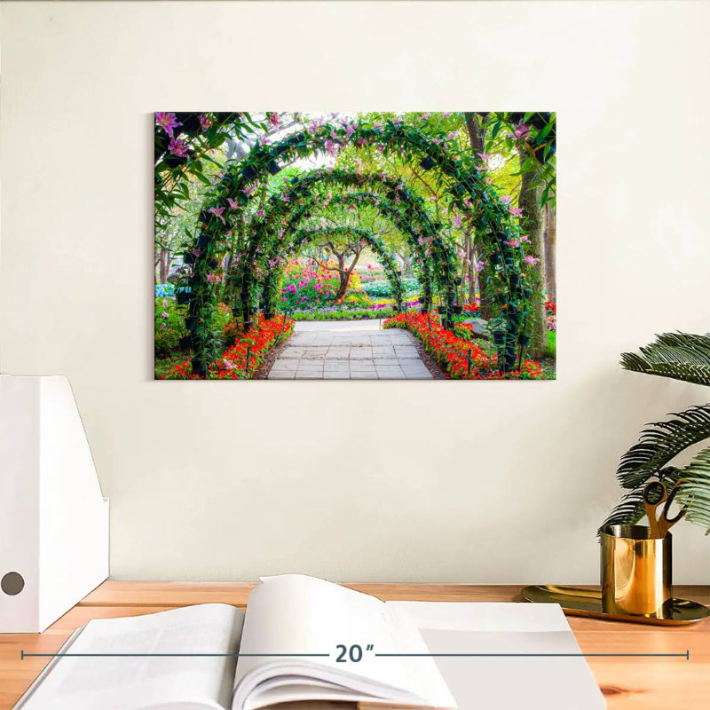 Arches de fleurs du parc Sireci, H 8 po x l 12 po