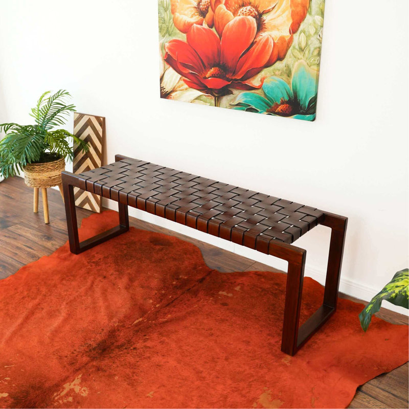Banc en cuir brun clair de style Mid-Century avec structure en bois massif et pieds fuselés