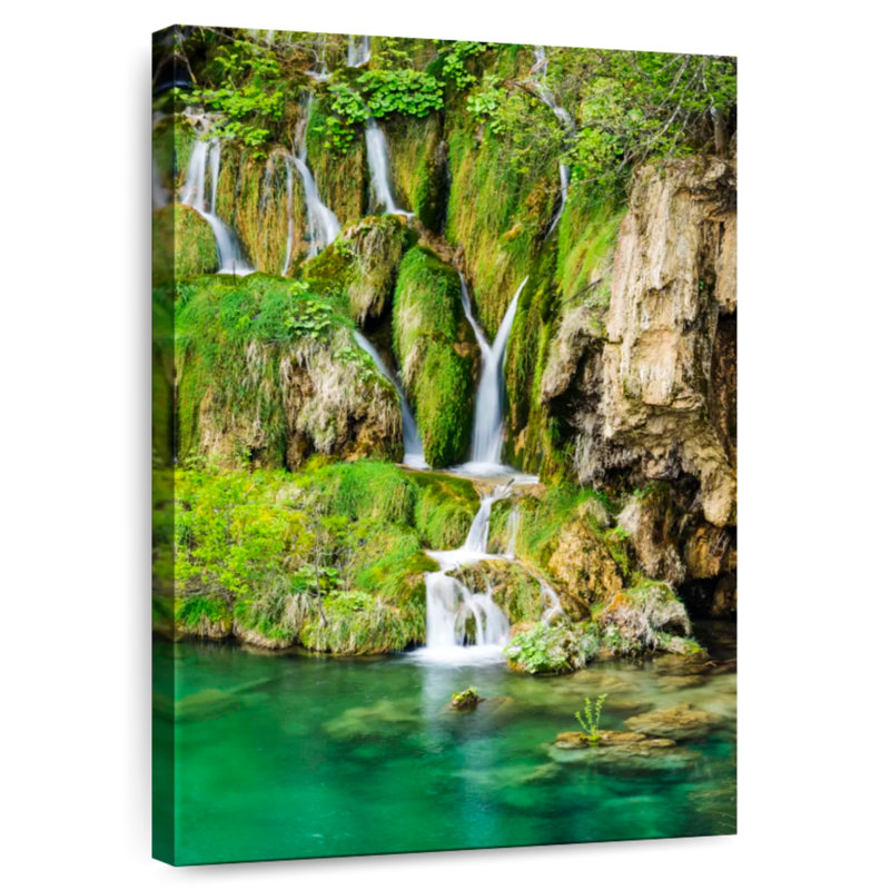 Photographie des cascades du parc Alvord Plitvice, H 39 po x l 26 po