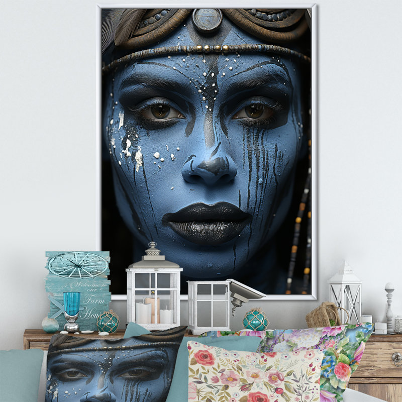 «Blue Mursi's Pride In Afrique Portrait I» - Art mural tribal africain, Cadre flottant blanc, H 40 po x l 30 po