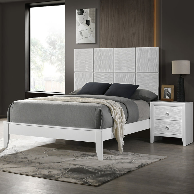 Le lit 1pc de style contemporain avec panneaux avant texturés comprend une tête de lit à panneaux géométriques, Très grand