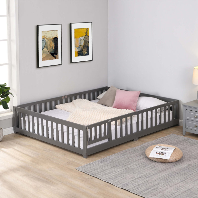 Lit double polyvalent pour les enfants avec des caractéristiques de sécurité, un espace de sommeil confortable et un espace de jeu, adapté pour un sommeil indépendant.