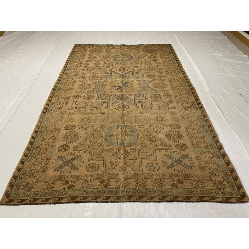 Tapis tribal anatolien fait à la main Sumak 5 pi 10 po x 9 pi 8 po Sumak