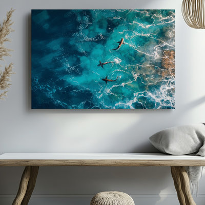 Toile vue aérienne de deux élégants requins glissant gracieusement à travers un art mural vibrant