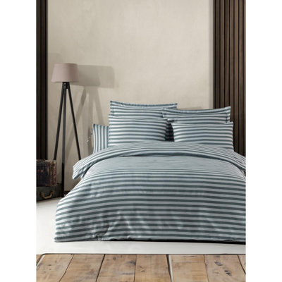 Quiltisse Bedspread with Pillowcases Included
