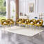 Ensemble de quatre chaises d'appoint en velours jaune et or