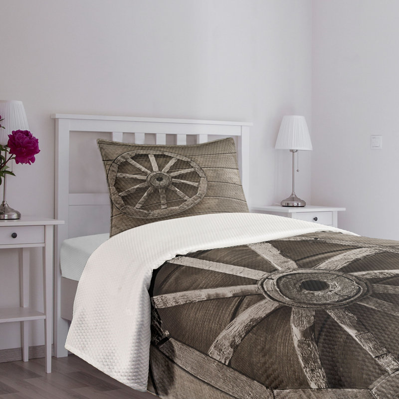 Twin White Quilted Bedspread Set with Wagon Wheel Design
