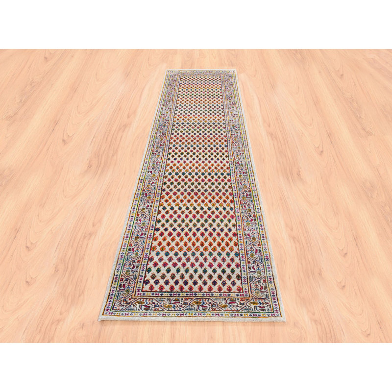 Tapis noué à la main 2 pi 4 po x 10 pi 2 po Saroogh en laine et en soie coloré 9A2784E9C11240E9909BFF99C03E238E
